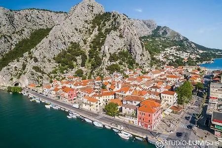 Milena Omis